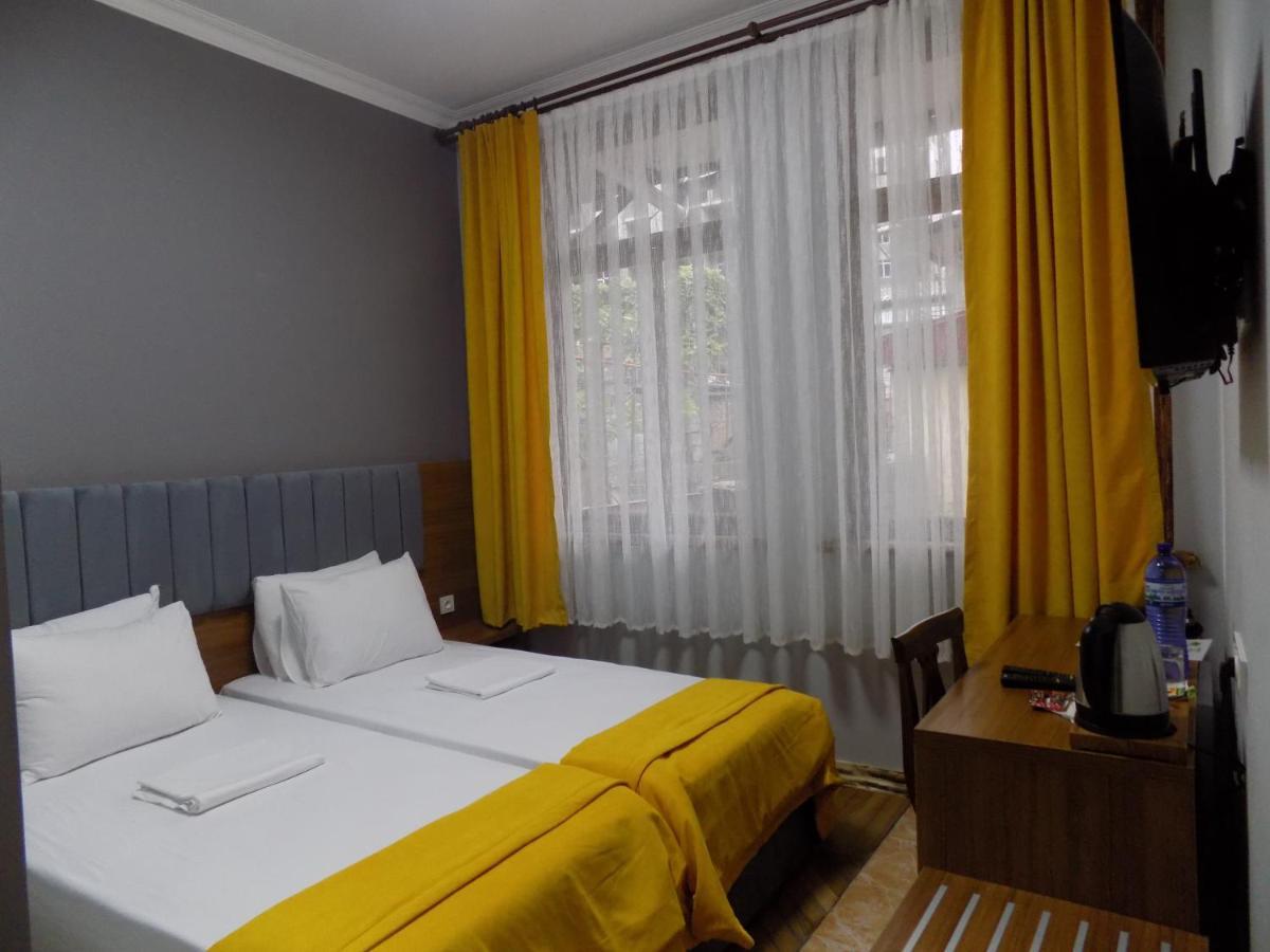 Palm Hotel Batumi Esterno foto