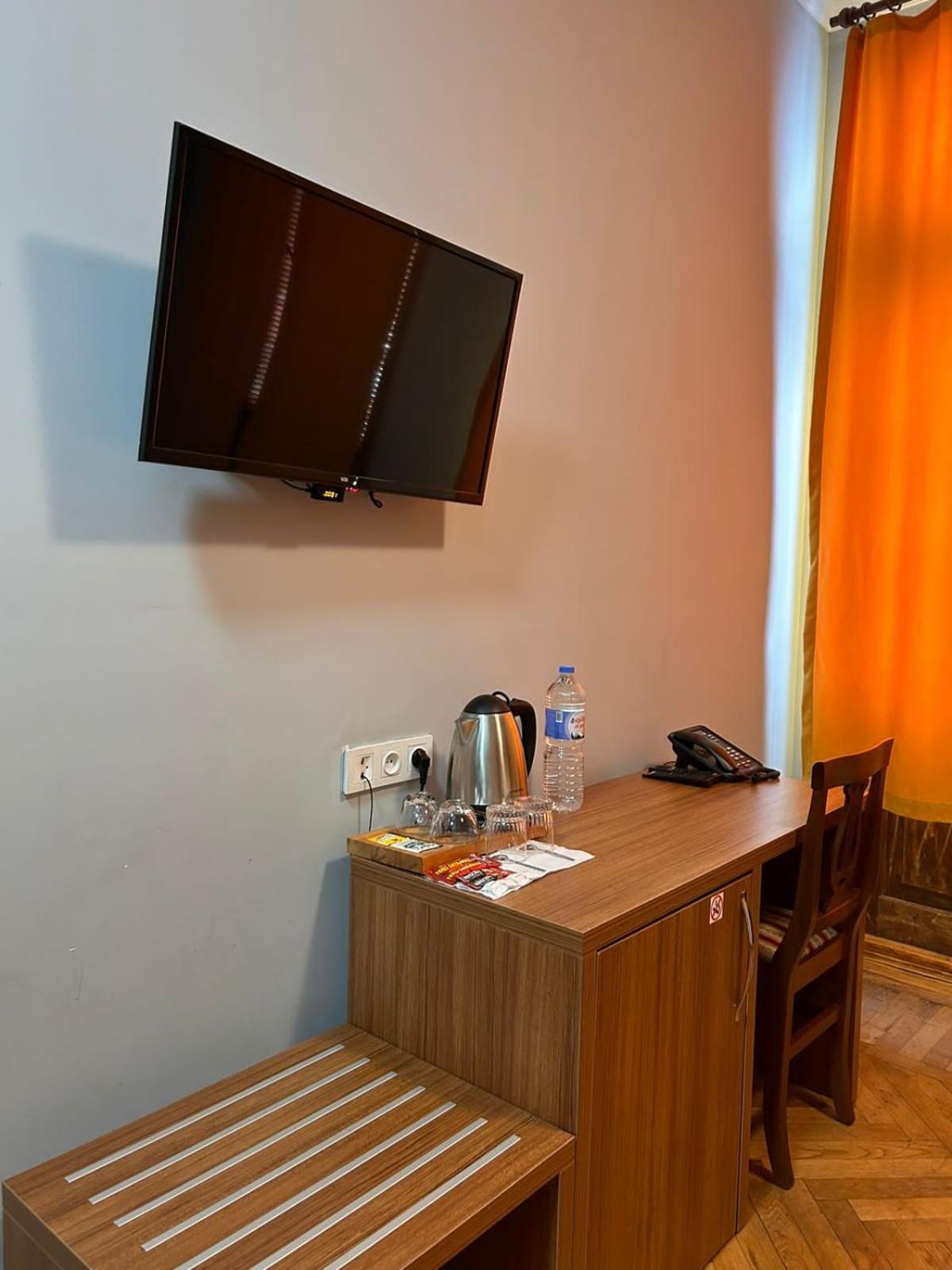 Palm Hotel Batumi Esterno foto